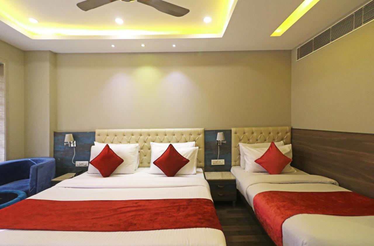 The Ivy Grand Hotel In City Centre With Free Secured Parking Nova Deli Exterior foto