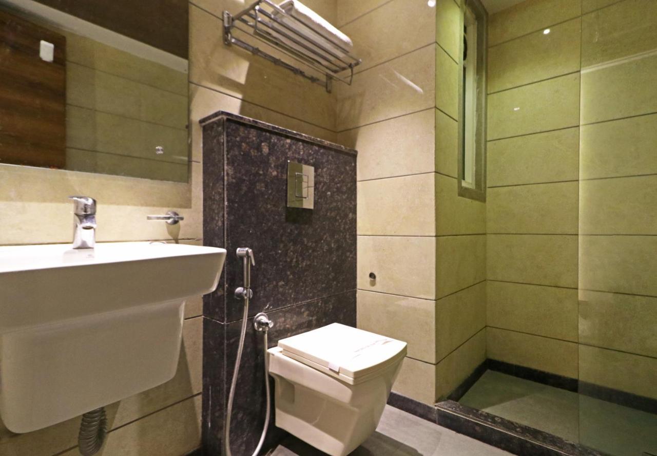 The Ivy Grand Hotel In City Centre With Free Secured Parking Nova Deli Exterior foto